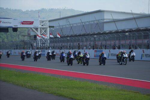 Gebyar BLU CRU Yamaha Sunday Race di Sirkuit Mandalika, Suguhkan Balapan Sengit dan Pesta Komunitas Gebyar BLU CRU Yamaha Sunday Race di Sirkuit Mandalika, Suguhkan Balapan Sengit dan Pesta Komunitas